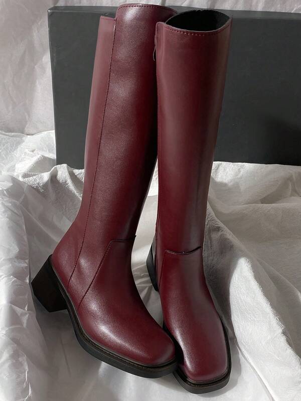 بوت ركوب متوسطة الكعب فوق الركبة من الجلد موديل خريف/شتاء 2025 الجديد، بوت عالية الساق بسيطة ومتعددة الاستخدامات للنساء