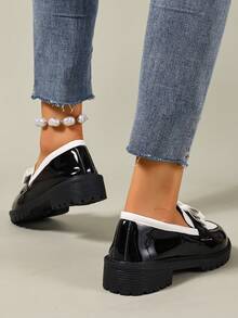 女士水钻装饰厚底乐福鞋，休闲春秋黑白拼接尖头一脚蹬舒适驾车鞋，优雅平底鞋 - 黑與白 - 查看 4