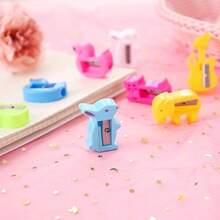 10 / 30 مبراة أقلام ملونة كالحلوى - تصميم صغير محمول باليد وملون، مثالية كهدايا للحفلات وأكياس الهدايا ومكافآت الفصول الدراسية (بأنماط مختلفة)