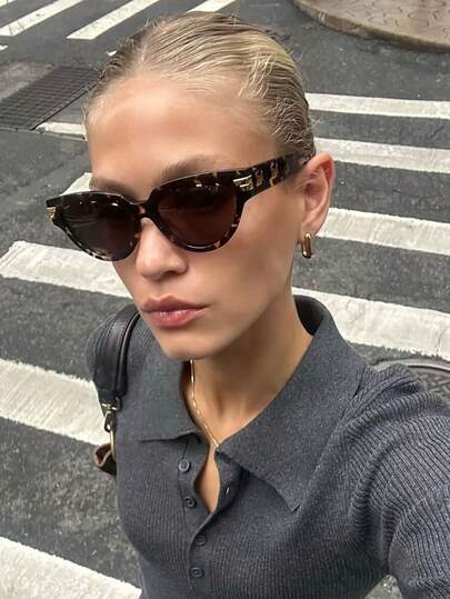 1 Kính thời trang gọng vuông nhỏ dành cho nữ, đơn giản và đa năng, thích hợp đeo trong nhiều dịp khác nhau, kính thời trang đơn giản và dễ thương dành cho nữ