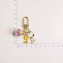 1 Piece Japanese Cartoon Anime Snoopy Keychain Student Cute Pendant Birthday Gift (Style Random)