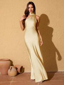 Gaun Bridesmaid Panjang Tanpa Lengan dengan Leher Asimetris Warna Polos yang Elegan dan Pas Badan - Kuning - View 5