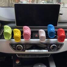 La decoración práctica de la salida de aire del agujero del zapato del coche es divertida.