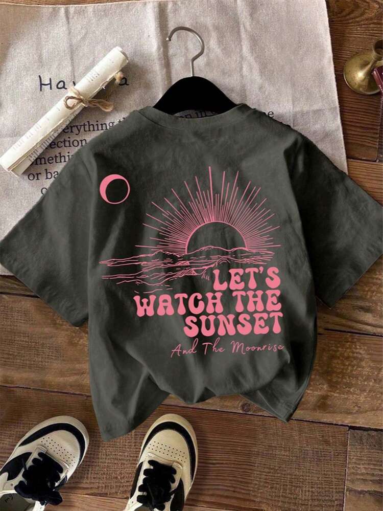 Playera "Let's Watch the Sunset" Unisex – Estilo Urbano con Estampado Retro - Gris Oscuro - Añade 2