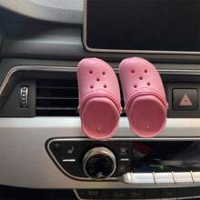 La decoración práctica de la salida de aire del agujero del zapato del coche es divertida.