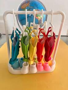 1 قطعة ملابس دمية و 6 قطع شماعات دمية و 1 قطعة حامل عرض، إكسسوارات لدمية مقاس 15/17 سم، سلسلة مفاتيح لملابس ، بذلة عمل، بوت