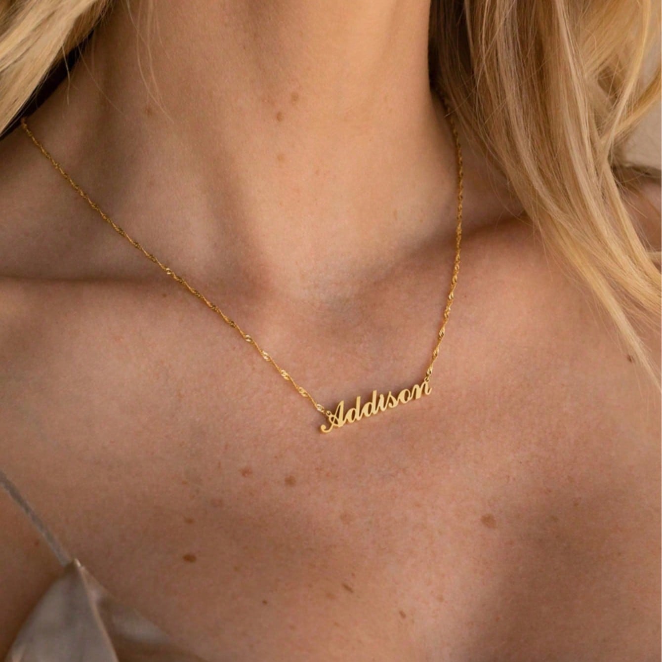 1pc Customized "Caitlyn" Name Necklace, Minimalist Shiny Twist Chain, Stainless Steel Material, Jewelry Gift, Women's Necklace, Bridesmaid Invitation, New Year, Valentine's Day, Mother's Day, Spring Fashion 2026, Tarnish-Proof, Birthday Gift