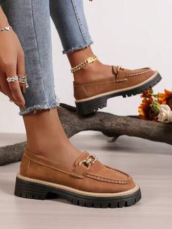 女士新款流行乐福鞋，春秋新款英伦风休闲一脚蹬鞋，宽脚请根据产品页面上的实际脚长下单，复古平底防滑舒适驾驶鞋，舒适透气棒球鞋，适合户外旅行休闲