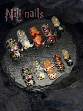 10 件豹纹指甲手工按压指甲方形棕色、红色和黑色白色法式尖头 3D 雕刻比基尼按压指甲扎染亚克力按压指甲套装 Y2k 指甲适合假期使用全覆盖亚克力按压指甲套装黑色法式尖头指甲手绘豹纹和唇珠装饰适合女孩和女性，适合秋冬季，含 1 个迷你指甲锉和 1 片粘合剂