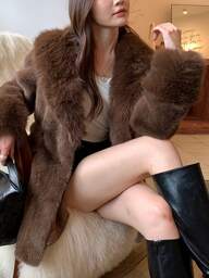 Kurtka z kołnierzykiem i ściągaczem w pasie