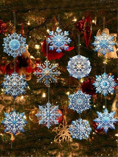 12 件/6 件雪花圣诞树挂饰 - 优雅的白色和蓝色悬挂挂饰，带有复杂的雪花图案，经久耐用，适合室内/室外圣诞树、冬季家居和派对装饰