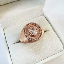 قطعة واحدة خاتم مرصع بالريشورات قديم مفحم من البيض الحمام الفخم