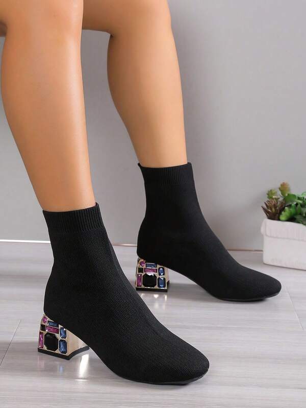 Stivali di moda con decorazioni di strass e tacco spesso adatti per l'abbigliamento invernale da donna, stivali a calza lavorati a maglia, colore nero, nuovo design per l'autunno/inverno