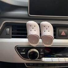 La decoración práctica de la salida de aire del agujero del zapato del coche es divertida.