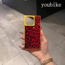 Un teléfono con un diseño de patrones de bloques con manchas rojas y negras, compatible con los modelos 16 Pro, 16, 15 Pro, 14, 14 Plus, 13, 13 Pro, 12 Pro y 12 Pro. Ofrece una cobertura completa a prueba de golpes con una gran apertura, un marco elegante y brillante y mejorado. - Negro - Ver 6