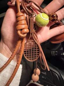 皮革心形网球拍细节钥匙扣汽车吊坠，男女通用，可拆卸设计。它是健身爱好者的完美之选，也是男女皆宜的理想礼物，适合装饰背包、斜挎包、棕色包包以及钥匙和包包挂饰。 - 彩色 - 查看 5