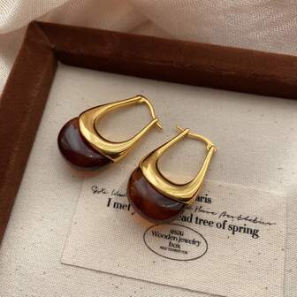 Minimalist Niche Design Aloof Style Grape Color Asymmetrical Metal Earrings, European And American Fashion