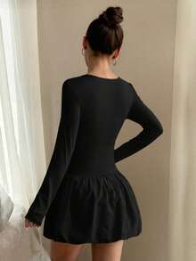 Vestido corto de manga larga con cuello redondo y dobladillo con volantes esponjosos de color liso para mujer, estilo tulipán simple e informal, adecuado para fiestas de primavera y otoño y ocasiones diarias. - Negro - Ver 2