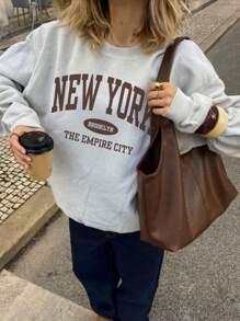 女式秋冬纽约口号图案长袖圆领运动衫，休闲宽松百搭假日风格上衣，时尚秋季女装，适合日常穿着