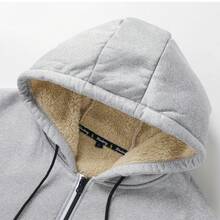 Chaqueta con capucha gris de hombre forrada de sherpa, cálida y cómoda, adecuada para salidas de invierno, actividades al aire libre y uso casual en el hogar