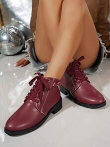 2025 年秋冬女款新款勃艮第系带侧拉链心形装饰奢华时尚百搭机车踝靴，休闲户外欧洲和英国风格粗跟度假推荐仙女时尚法式简约踝靴和短靴 - 酒紅色 - 查看 4