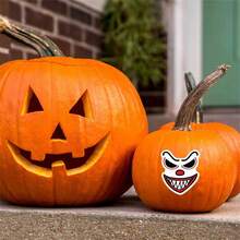 Pacote com 50 folhas de adesivos de Halloween fofos e um pouco assustadores, com estampa de desenho animado, adequados para capacetes, paredes de carro, garrafas de água, tablets, adesivos de decoração de bagagem