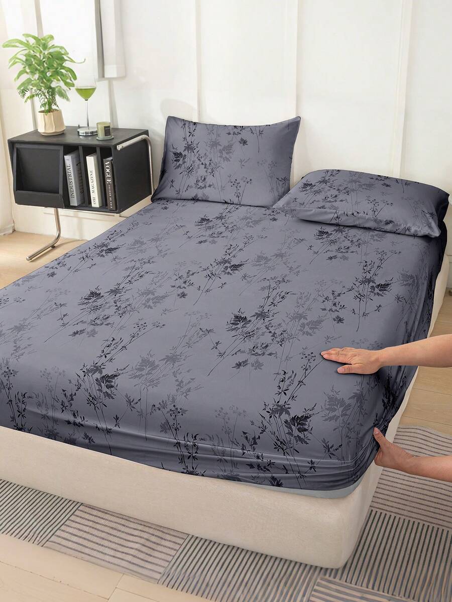 1 bộ ga trải giường họa tiết cành cây và lá, mềm mại và thoáng khí, phù hợp với mọi kích cỡ giường.