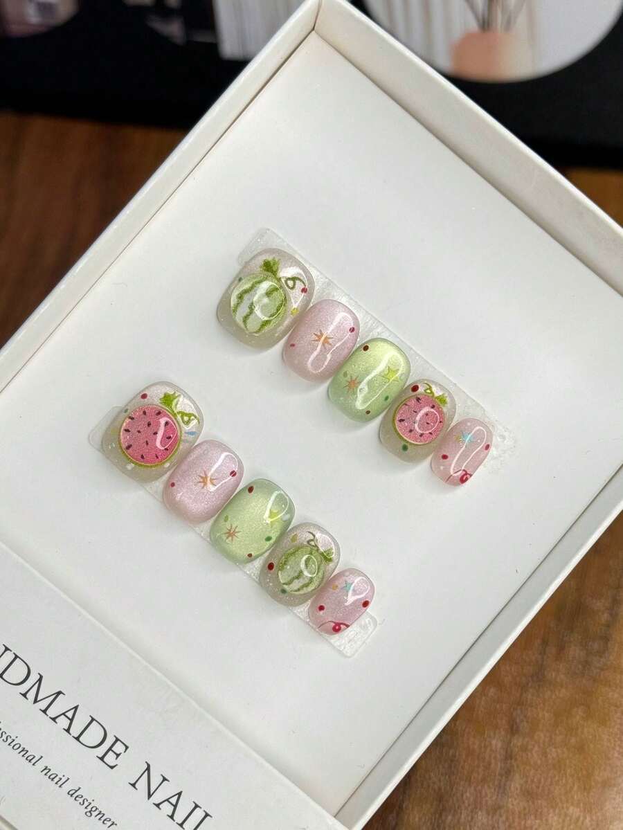 可爱西瓜贴纸短圆形按压美甲美甲用品 - 彩色 - 查看 1