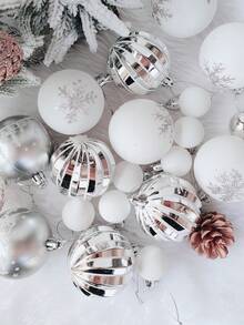 44 piezas de adornos de bolas de Navidad plateadas y blancas, decoraciones de árbol de Navidad de plástico irrompible dorado, adornos colgantes para fiestas navideñas para coronas, guirnaldas y árboles interiores/exteriores, bolas de árbol de Navidad plateadas y blancas, adornos con diseño preensartado, decoración navideña festiva para fiestas navideñas, coronas, guirnaldas, decoración de Navidad