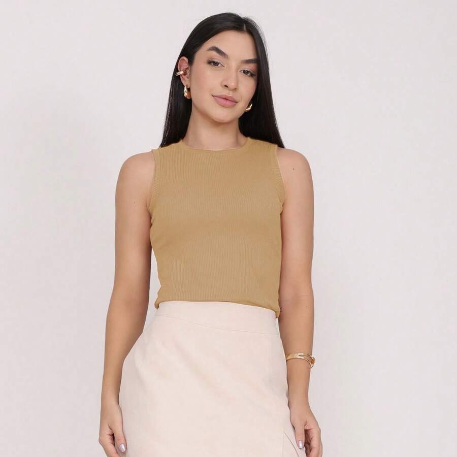 Regata Feminina em Malha Canelada com Gola Redonda