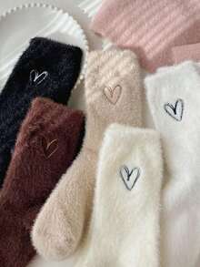 2 双秋冬毛绒袜，女童和青少年仿毛心形中筒袜，厚实保暖毛绒长袜，适合居家、地板、睡眠、产后穿着 - 彩色 - 查看 6