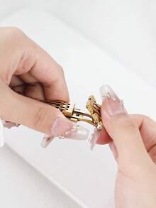 1pc Women's Thin Stainless Steel Gold Watch Band, Compatible With Apple Watch Series 11/10/9/8/7/6/5/4/3/2/1, Size 38mm/40mm/41mm/42mm/44mm/45mm/46mm/49mm, Suitable For Ultra 1/2/3/SE, Replaceable For Original Strap, Best Gift For Girlfriend, Friends And Family On Valentine's Day, Birthday And Mother's Day (Band Only) - Gold - View 6