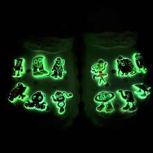 20 件山河经典夜光鞋饰套装，山海经典鞋配件 DIY 软橡胶鞋夹，PVC 装饰适用于可爱的夏季拖鞋、凉鞋、人字拖装饰 DIY 可爱靴子配件婚鞋新娘高跟鞋