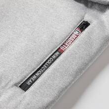 Chaqueta con capucha gris de hombre forrada de sherpa, cálida y cómoda, adecuada para salidas de invierno, actividades al aire libre y uso casual en el hogar