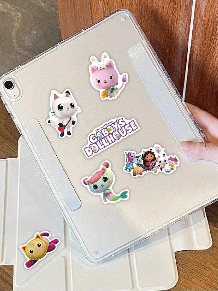 Gabby's Dollhouse Thème de la maison de poupée de Gabby - Autocollants de la maison de poupée de Gabby, décoration de sac à dos, autocollants de valise de dessin animé, autocollants imperméables pour ordinateur portable, guitare. Convient pour les fêtes d'anniversaire, petits cadeaux pour les amis et la famille, Halloween, Noël, Thanksgiving.