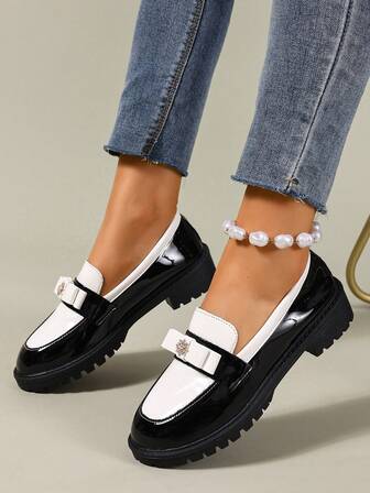 Damloafers med strassdekor, casual vår/höst svarta och vita lapptäcken, spetsig tå, slip-on, bekväma bilskor, eleganta plattskor