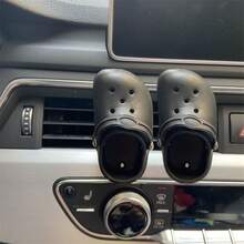 La decoración práctica de la salida de aire del agujero del zapato del coche es divertida.