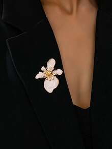 1pc Elegant Floral Metal Brooch, Versatile For Daily Wear, Family Gatherings, Parties, Gifts For Mom, Valentine's Day, Birthday, Wedding - Light - View 1