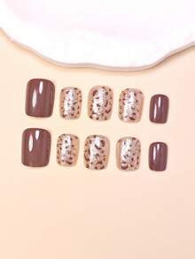 用24片短方形人造指甲表达你的爱意，简约优雅的棕色斑点银色闪粉焦糖棕色指甲，时尚豹纹假指甲，全覆盖假指甲，适合女性和女孩。包含1张粘合贴片和1个迷你指甲锉，果冻凝胶，随机发货。 - 棕色 - 查看 3