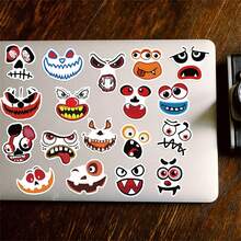 Pacote com 50 folhas de adesivos de Halloween fofos e um pouco assustadores, com estampa de desenho animado, adequados para capacetes, paredes de carro, garrafas de água, tablets, adesivos de decoração de bagagem