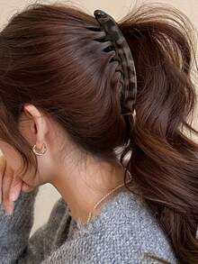 1pc High Volume Hair Clips, Women's Large Banana Clip With Back Comb For Ponytails, Vertical Twist Barrette Hair Accessory, Hair Tools, Beauty Accessories, Curly Hair, Hair Accessory, Fall, Travel, Hair Tools, Accessories Women, Hair Stuff, Fall, Hair, Travel, Women, Hair Accessory, Hair Tools, Beauty Accessories, Gifts, Travel, Gifts For Women, Hair Stuff, For Women, Stocking Fillers, Stocking Stuffers For Adults, For Adult, Hair Stuff, Women's Accessories, Stocking Stuffer, Coming-Of-Age Hair Accessory, Gift Ideas For Women, Beauty Stocking Fillers, Gifts For Women - Multicolor - View 2