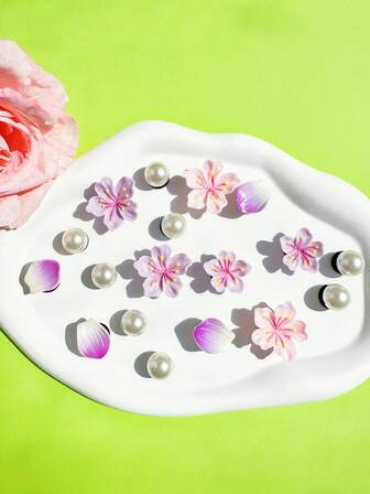 18 件套紫色和粉色花瓣装饰配件，多功能鞋夹 DIY，适用于拖鞋、凉鞋、沙滩鞋，是节日和生日派对礼物的理想选择