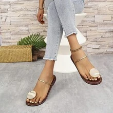 2025 Mode Damen Flache Sandalen mit dekorativem rundem Schnallenverschluss - Offene Zehenpartie, Slip-On Design, aus PU Obermaterial, bequeme Gummi-Flachsohle - ideal für Innen, Außen Urlaub, Damen Sandalen, Zehentrenner