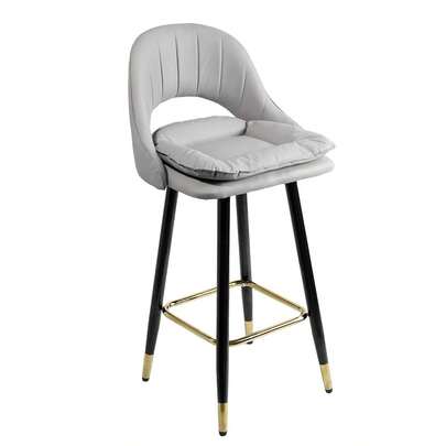 Silla alta para barra moderna taburete elegante de diseño contemporáneo con respaldo y cojín acolchado asiento tapizado en piel sintética color negro patas metálicas reforzadas con detalles dorados base antideslizante soporte estable y reposapiés ergonómico ideal para cocina comedor barra desayunador restaurante bar cafetería mueble decorativo de lujo estilo sofisticado resistente cómodo fácil de limpiar y mantener
