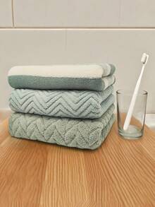 3 件套浴巾 - 条纹淋浴巾 - 27.55 X 55.11 英寸/70 X 140 厘米 - 柔软吸水，干燥效果好 - 带挂环，快干，易悬挂 - 适合所有季节 - 亲肤，不脱落，不褪色 - 浴室淋浴巾套装 - 适用于浴室、美容院、酒店、游泳池、SPA、假日旅行、运动、健身房、海滩返校美容院家用浴室淋浴毛巾适用于美容院、酒店运动、家居必需品、毛巾、皮肤护理