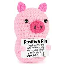 1 pièce Poupée en peluche tissée à la main de petit cochon avec des mots encourageants, pouvant être offerts comme petits cadeaux aux amis et à la famille. Un design de poupée adorable et des mots encourageants très chaleureux et doux ! Ces poupées adorables seront toujours vos amies et vous feront vous sentir détendu et heureux ! Ornements décoratifs pour la maison et le bureau, ornements tricotés mignons très adaptés pour le salon et le bureau - Multicolore - Voir 1