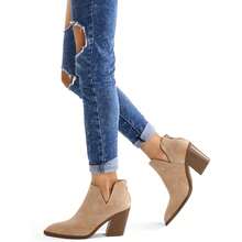 Women's Slip-On Ankle Boots – Cutout Pointed Toe Chunky Mid Heel Booties For Casual, Work & Daily Wear - Light Brown - 查看 5