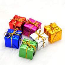 kumozawa 12 mảnh giấy vụn Giáng sinh mini, đồ trang trí Giáng sinh mini - Hộp quà nhựa bóng 3D nhiều màu sắc có ruy băng kim loại, không cần nguồn điện để trang trí cây thông, đồ dùng tiệc tùng và sự kiện tự làm, đồ trang trí ngày lễ trong nhà/ngoài trời, lớp hoàn thiện lấp lánh, màu sắc rực rỡ - Xem 3