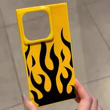Teléfono con diseño de llamas y bloques negros, compatible con los modelos 16 Pro, 16, 15 Pro, 14, 14 Plus, 13, 13 Pro, 12 Pro y 12 Pro. Ofrece cobertura total a prueba de golpes, un amplio orificio, un elegante marco brillante y una excelente calidad de imagen. - Amarillo - Ver 1