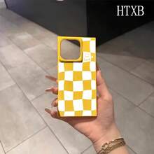 Funda con diseño de bloques de cubos de la suerte, compatible con los modelos 16 Pro, 16, 15 Pro, 14, 14 Plus, 13, 13 Pro, 12 Pro y 12 Pro. Ofrece protección total contra golpes, una amplia abertura para la pantalla, un elegante marco brillante y una excelente calidad de imagen. - Amarillo - Ver 3
